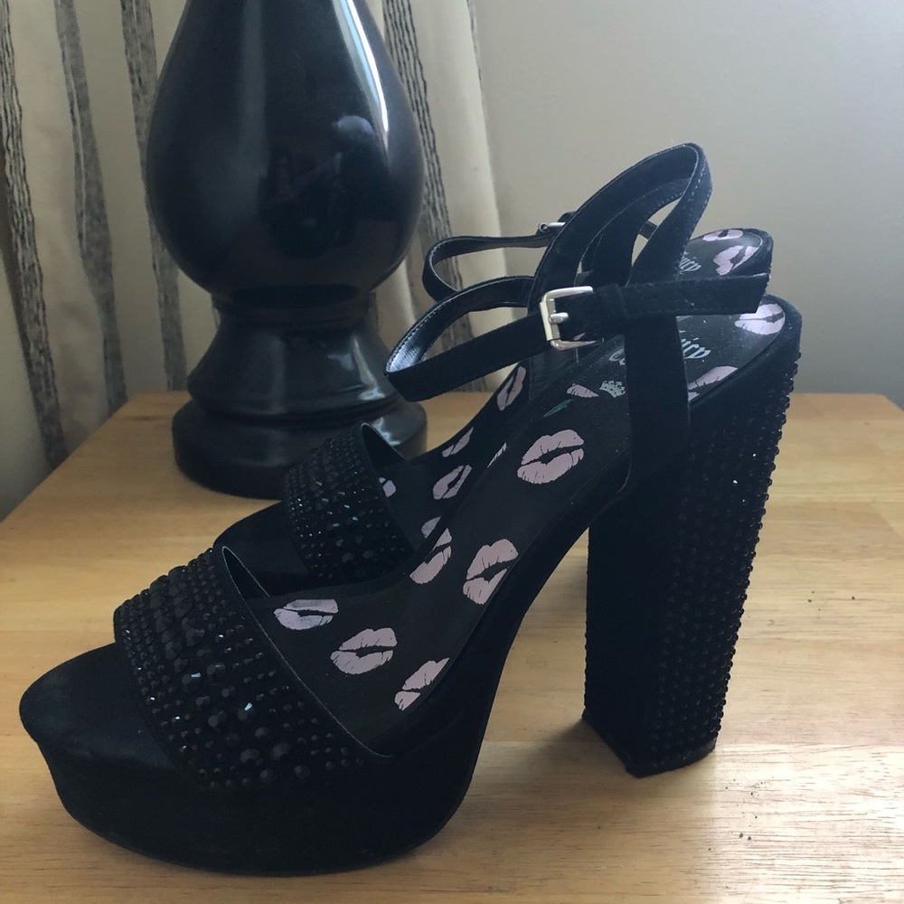 Heels - Picture 2 of 4